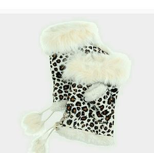 Last one!!! New Fingerless faux fur gloves